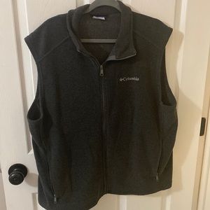 Mens Columbia gray vest. Size XL